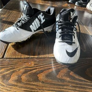 Nike Men's Black and White Shark football cleats